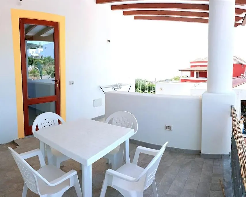 Casa Basilio Con Bellissima Terrazza Vista Isole Daire Lipari  İtalya