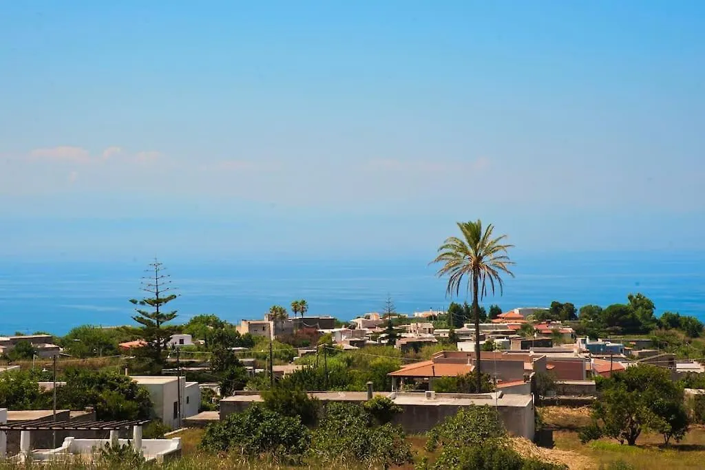 Casa Basilio Con Bellissima Terrazza Vista Isole Daire Lipari